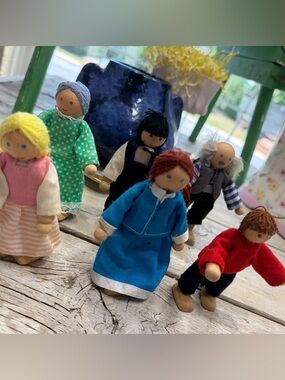 Vintage 90’s Melissa & Doug Wooden Family Doll Set. Bendable | No Baby |Y2K | 4”